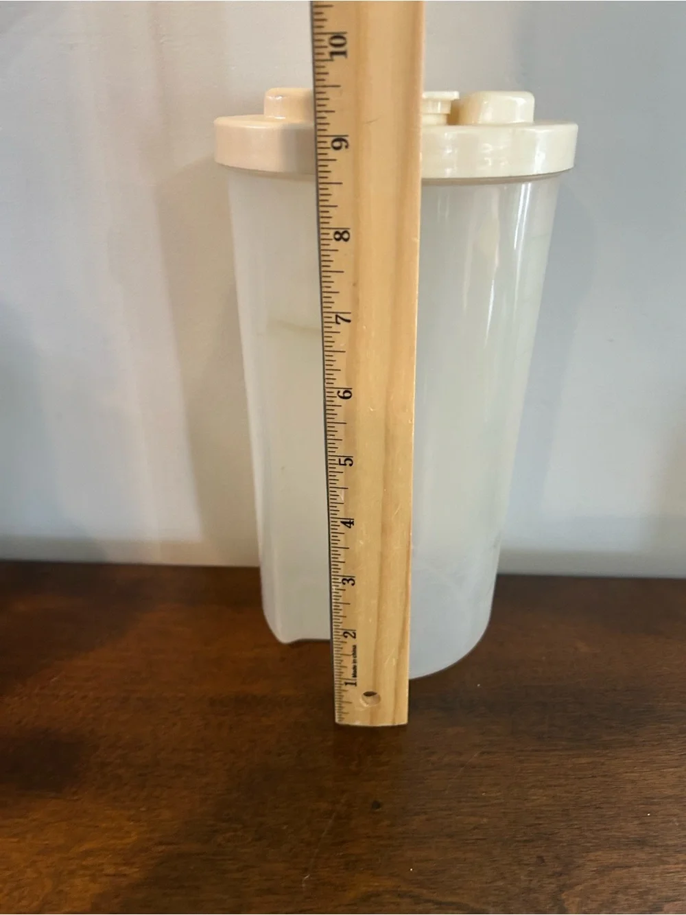Vintage Rubbermaid 2 Qt Ez Grip Servin Saver Juice Drink Bottle Pitcher Lid Read